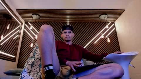 Snapshot of _white_fox_ chatting on March 10, 11:32 am white fox online show from March 10, 11:32 am