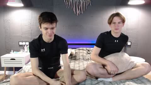 Snapshot of _whitenight18_ chatting on December 15, 3:45 am Bogdan Vlad online show from December 15, 3:45 am