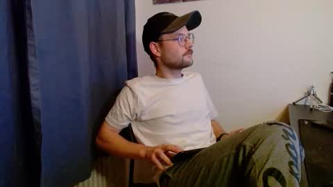 _whoisthatguy_ online show from October 20, 5:13 pm