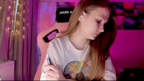 Snapshot of _witch__ chatting on January 12, 8:04 am Enni online show from January 12, 8:04 am