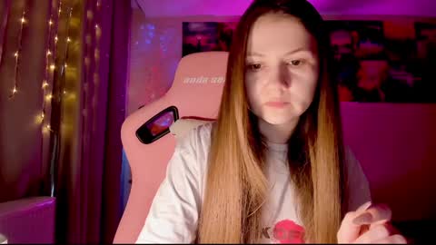 Snapshot of _witch__ chatting on January 19, 8:18 am Enni online show from January 19, 8:18 am