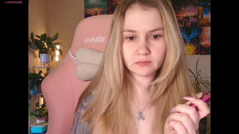 Snapshot of _witch__ chatting on October 2, 6:42 am Enni online show from October 2, 6:42 am