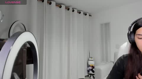 Snapshot of _wtdreamgirl chatting on February 26, 2:54 am Luisa online show from February 26, 2:54 am