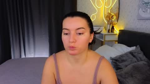 Jasmine online show from February 5, 8:21 am
