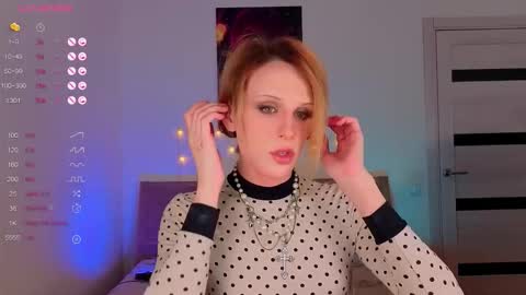 LITTLE FOX online show from February 23, 2:20 am