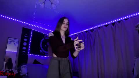 Roxy online show from April 10, 7:07 pm