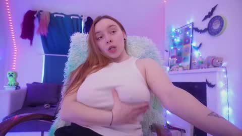 Snapshot of _yummy_girl_ chatting on February 14, 10:01 am Polly online show from February 14, 10:01 am