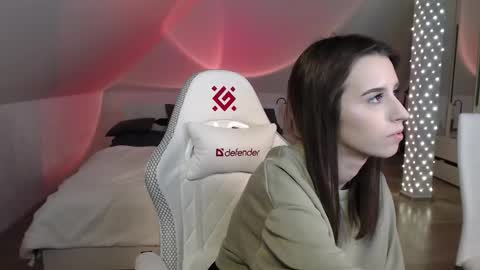 Nicole  Thomas  Dave online show from February 21, 4:26 pm