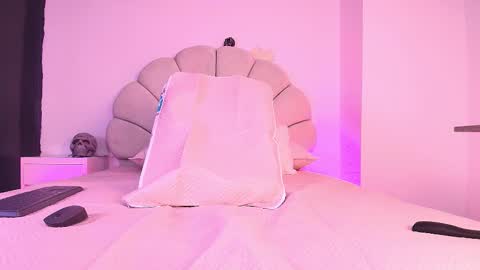 Aisha online show from October 29, 11:56 am