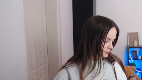 a_ariella_ online show from November 30, 1:59 pm