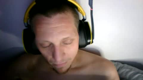 A Bored Dragon online show from November 5, 1:49 am