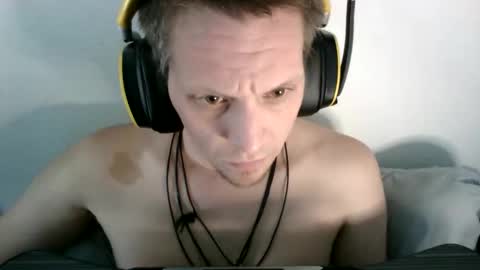 A Bored Dragon online show from December 18, 6:58 pm