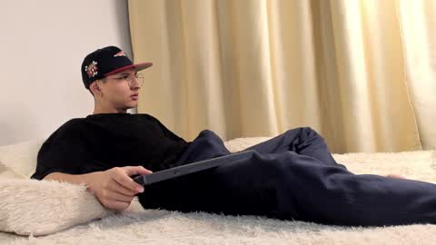 alejo online show from December 5, 4:42 am