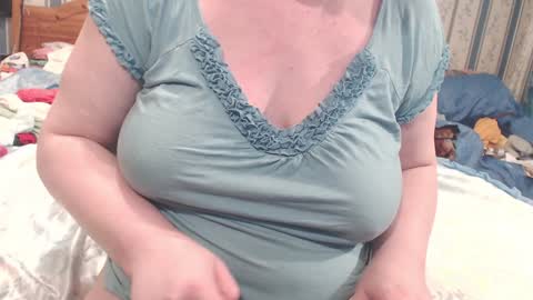 Snapshot of aamarillis chatting on December 22, 8:25 pm NINA online show from December 22, 8:25 pm