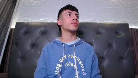 Snapshot of aaron_blink1 chatting on December 13, 6:05 pm Aaron online show from December 13, 6:05 pm