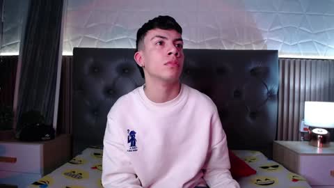 Snapshot of aaron_blink1 chatting on December 16, 12:38 pm Aaron online show from December 16, 12:38 pm