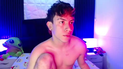 Snapshot of aaron_blink1 chatting on January 8, 3:39 pm Aaron online show from January 8, 3:39 pm