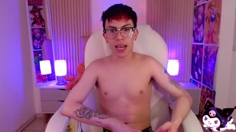Snapshot of aaron_blink1 chatting on January 15, 10:35 pm Aaron online show from January 15, 10:35 pm
