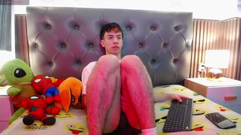 Snapshot of aaron_blink1 chatting on February 6, 2:58 pm Aaron online show from February 6, 2:58 pm