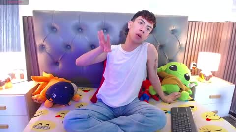 Snapshot of aaron_blink1 chatting on February 11, 6:01 pm Aaron online show from February 11, 6:01 pm