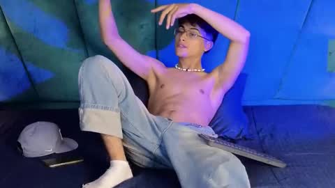 Aaron Ezequiel online show from September 23, 9:40 pm