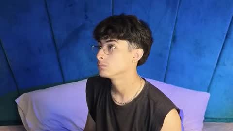 Aaron Ezequiel online show from October 19, 8:42 pm