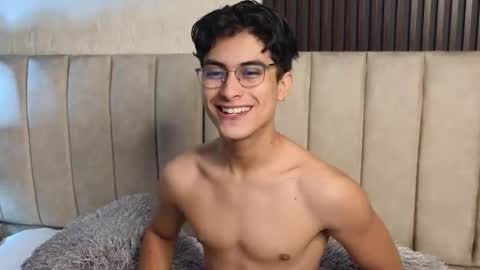 Aaron Ezequiel online show from January 16, 12:25 am