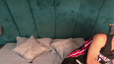 Aaron Ezequiel online show from April 23, 12:51 pm