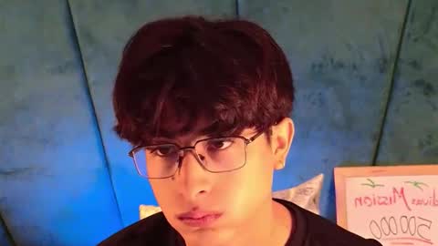 Aaron Ezequiel online show from May 12, 12:35 pm