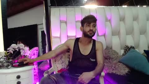 Snapshot of aaron_jones_1 chatting on April 15, 9:04 pm aaron_jones_1 online show from April 15, 9:04 pm