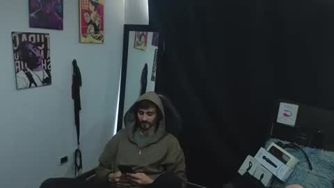 Snapshot of aaron_malikk chatting on April 26, 9:12 pm aaron_malikk online show from April 26, 9:12 pm