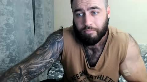 Snapshot of aaron_royal chatting on June 16, 7:05 pm Davin tayl online show from June 16, 7:05 pm