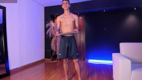 Snapshot of aaron_whitee chatting on January 11, 11:46 pm Aaron online show from January 11, 11:46 pm