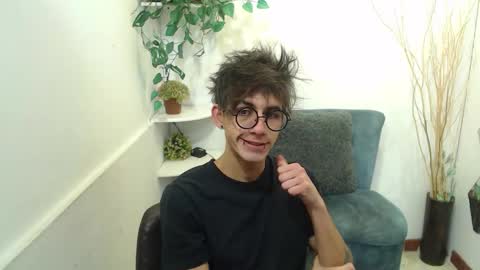 Snapshot of aaronbeer_ chatting on February 18, 11:50 am Aaron online show from February 18, 11:50 am