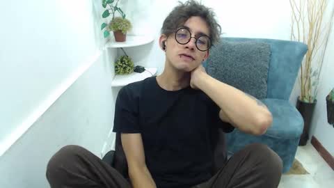 Snapshot of aaronbeer_ chatting on February 27, 11:54 am Aaron online show from February 27, 11:54 am