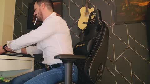 Aaron online show from February 2, 10:17 pm