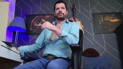 Aaron online show from December 1, 5:45 am