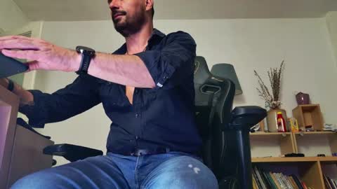 Aaron online show from May 15, 9:00 pm