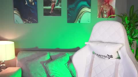 AARON  online show from January 29, 10:16 am