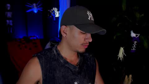 AARON  online show from October 17, 3:53 am