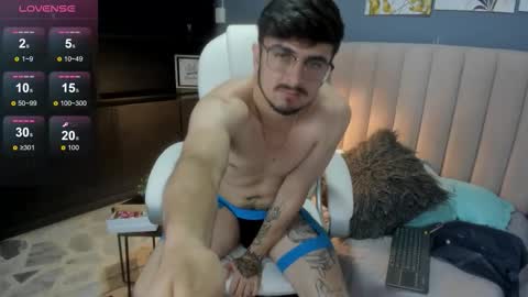 Snapshot of aaronfuentes7 chatting on September 20, 6:09 pm aaronfuentes7 online show from September 20, 6:09 pm