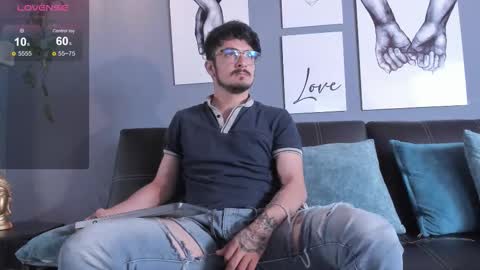 Snapshot of aaronfuentes7 chatting on October 4, 12:14 pm aaronfuentes7 online show from October 4, 12:14 pm