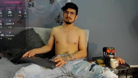 Snapshot of aaronfuentes7 chatting on October 11, 6:39 pm aaronfuentes7 online show from October 11, 6:39 pm