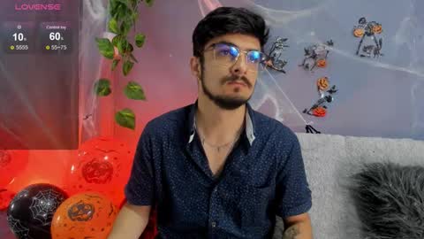 Snapshot of aaronfuentes7 chatting on October 12, 1:32 pm aaronfuentes7 online show from October 12, 1:32 pm