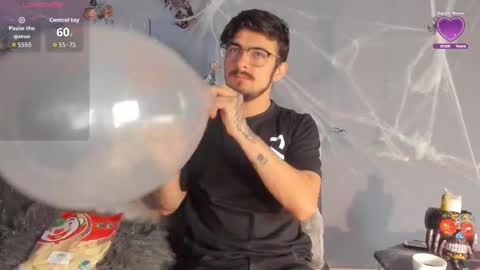 Snapshot of aaronfuentes7 chatting on October 19, 1:56 pm aaronfuentes7 online show from October 19, 1:56 pm
