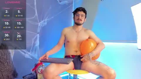 Snapshot of aaronfuentes7 chatting on October 20, 8:09 pm aaronfuentes7 online show from October 20, 8:09 pm