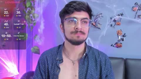 Snapshot of aaronfuentes7 chatting on October 21, 7:14 pm aaronfuentes7 online show from October 21, 7:14 pm