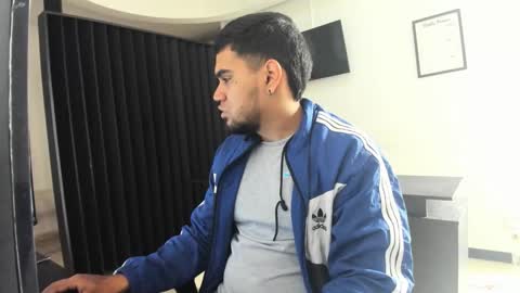 ig aaron hunter123 online show from March 28, 1:33 pm