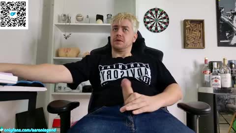 Aaron  online show from April 11, 6:45 pm