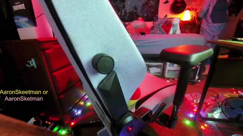 Aaron Skeetman online show from December 7, 9:28 am